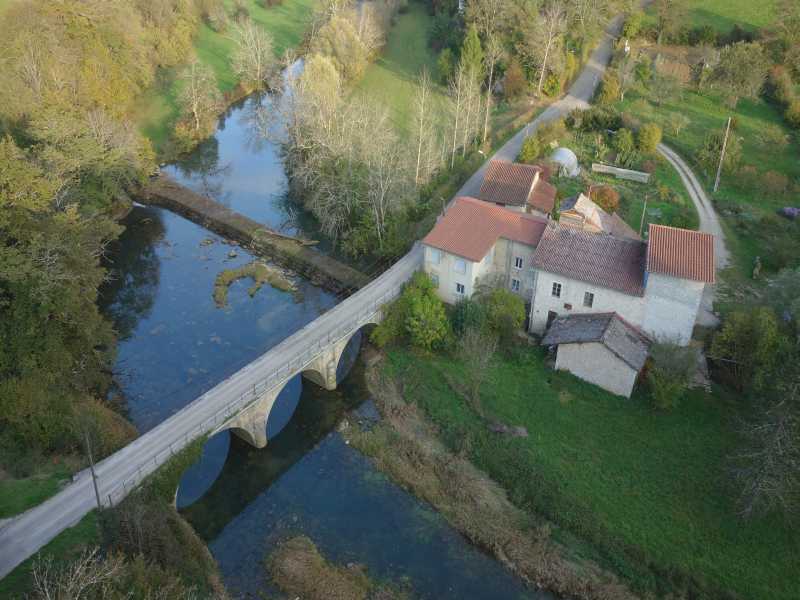 Vue en drone du seuil de Fromente sur le Suran