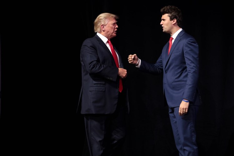 Zabójstwo Charliego Kirka tworzymęczennika dla ruchu MAGA Charlie Kirk and Trump Image Gage Skidmore Wikimedia Commons