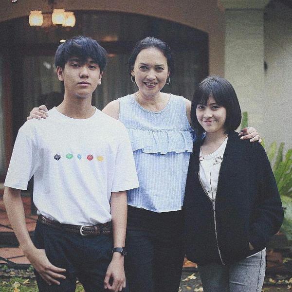 Stylish dan kece ini 10 gaya keren. Gaya Rambut Dilan Iqbaal Contoh Gaya Rambut