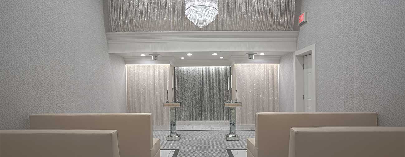 It's easy to spend an entire vegas vacation gambling and drinking on the strip. Magnolia Wedding Chapel | Chapel of the Flowers