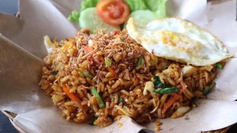 Campur bihun yg sudah ditiriskan dgn kecap aduk sampai rata, sisihkan tumis bumbu halus dengan palmia hingga harum dan matang, masukan telur orak arik,aduk . Berkah Rezeki - Komplek Permata Sukamukti - Food Delivery