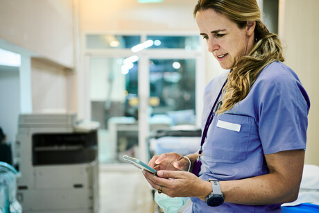 AI in Healthcare: Do New Models Perpetuate Gender & Racial Biases? (2026)