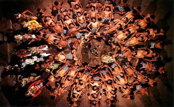 Makna Dibalik Sajian Tari Kecak - Metrum