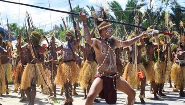 9 Tari Perang, Simbol Keberanian Pemuda Nusantara - Metrum