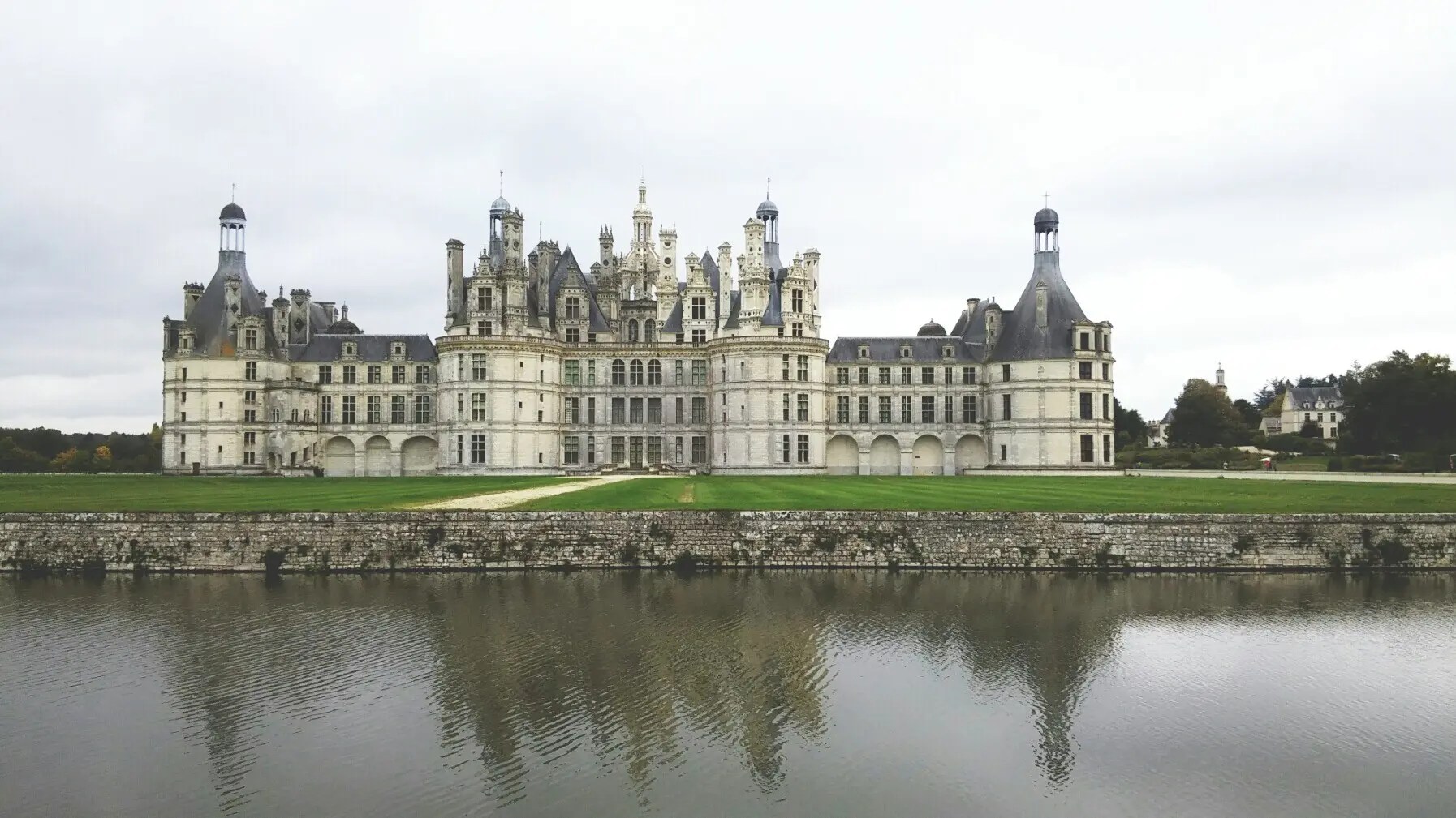 Centre Val De Loire Wikitravel - Download Elegant Mountain Illustration | Mobile