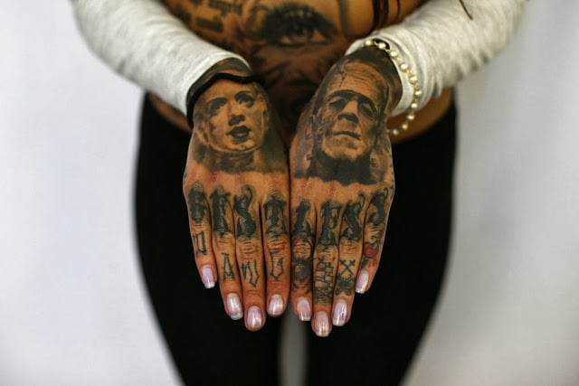 Most Stunning Hand Tattoos 427_x_640_jpg