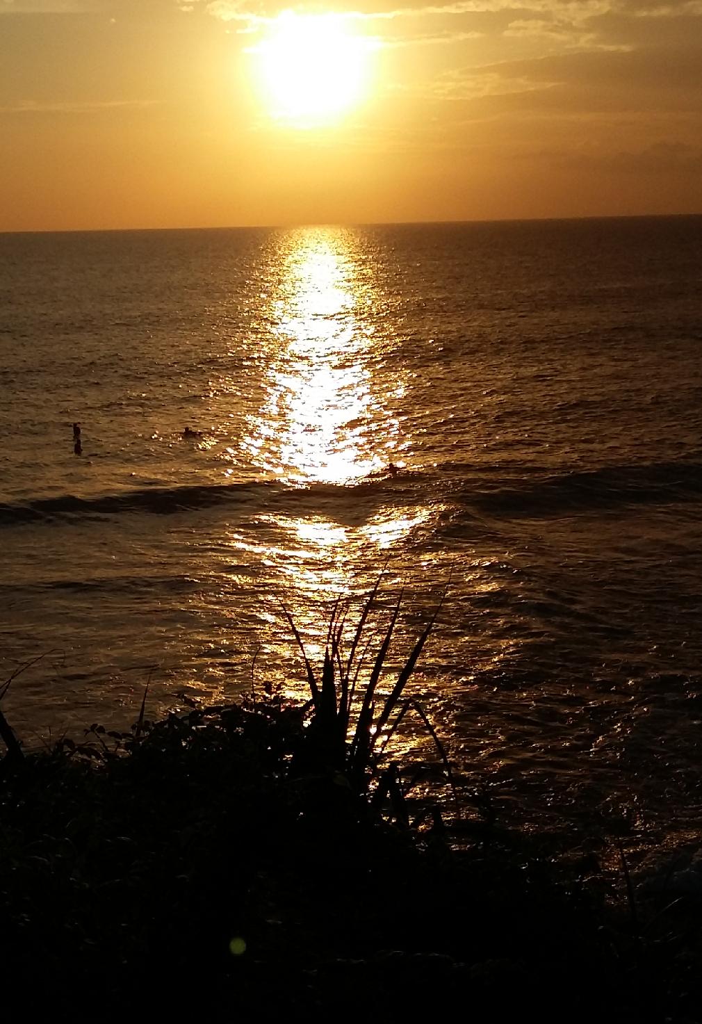 Pesona senja di kaimana, membuat kabupaten ini disebut sebagai kota senja. Catan Pemandangan Waktu Senja Di Tepi Pantai - Gambar Viral HD