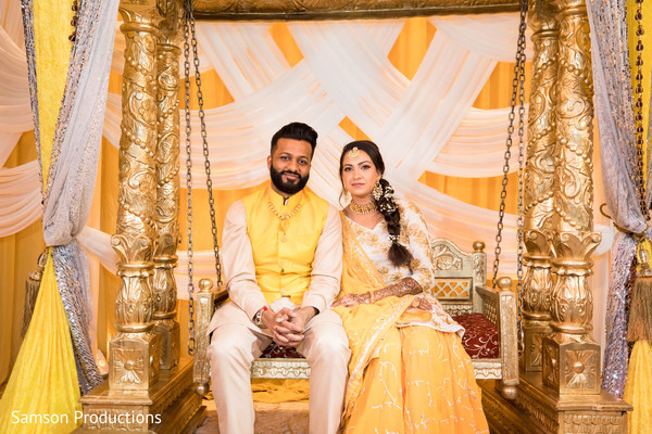 Lovely Indian Couple Matching Outfits Photo 196952