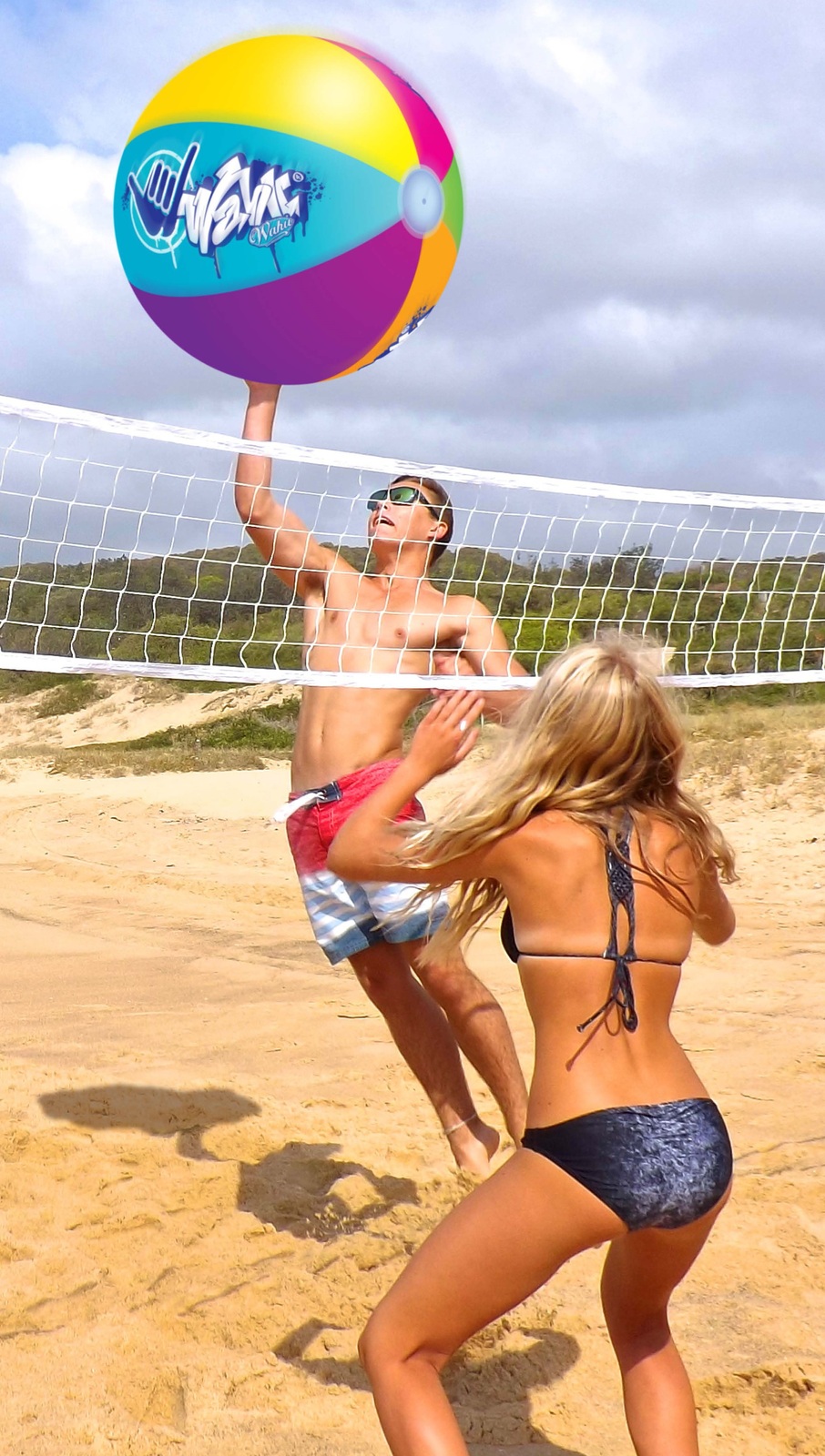 Wahu: Jumbo Beach Ball - 60cm Image at Mighty Ape Australia.