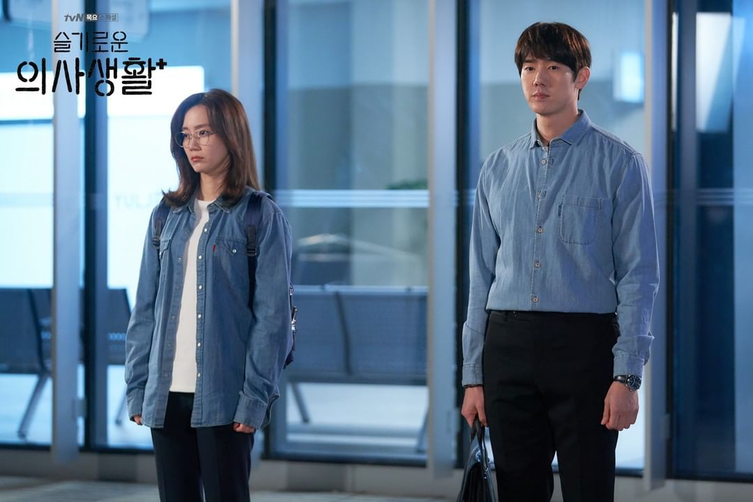 Berbagai genre mulai dari komedi, romantis, hingga misteri dan thriller menghiasi dunia perdrakoran pada 2020. 7 Momen Paling Seru di Drama Korea Hospital Playlist yang