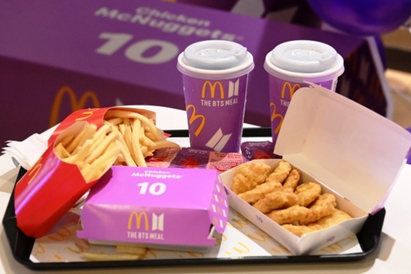 Viral Bungkus Bts Meal Mcd Dijual Di E Merce Harga Hingga Rp 599 Ribu Bisnis Liputan6 