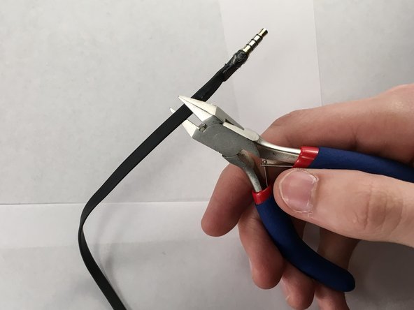 So some 3.5mm cables with larger shroud around the connector will not properly fit. 4-Pole Headphone Jack Replacement - iFixit Repair Guide