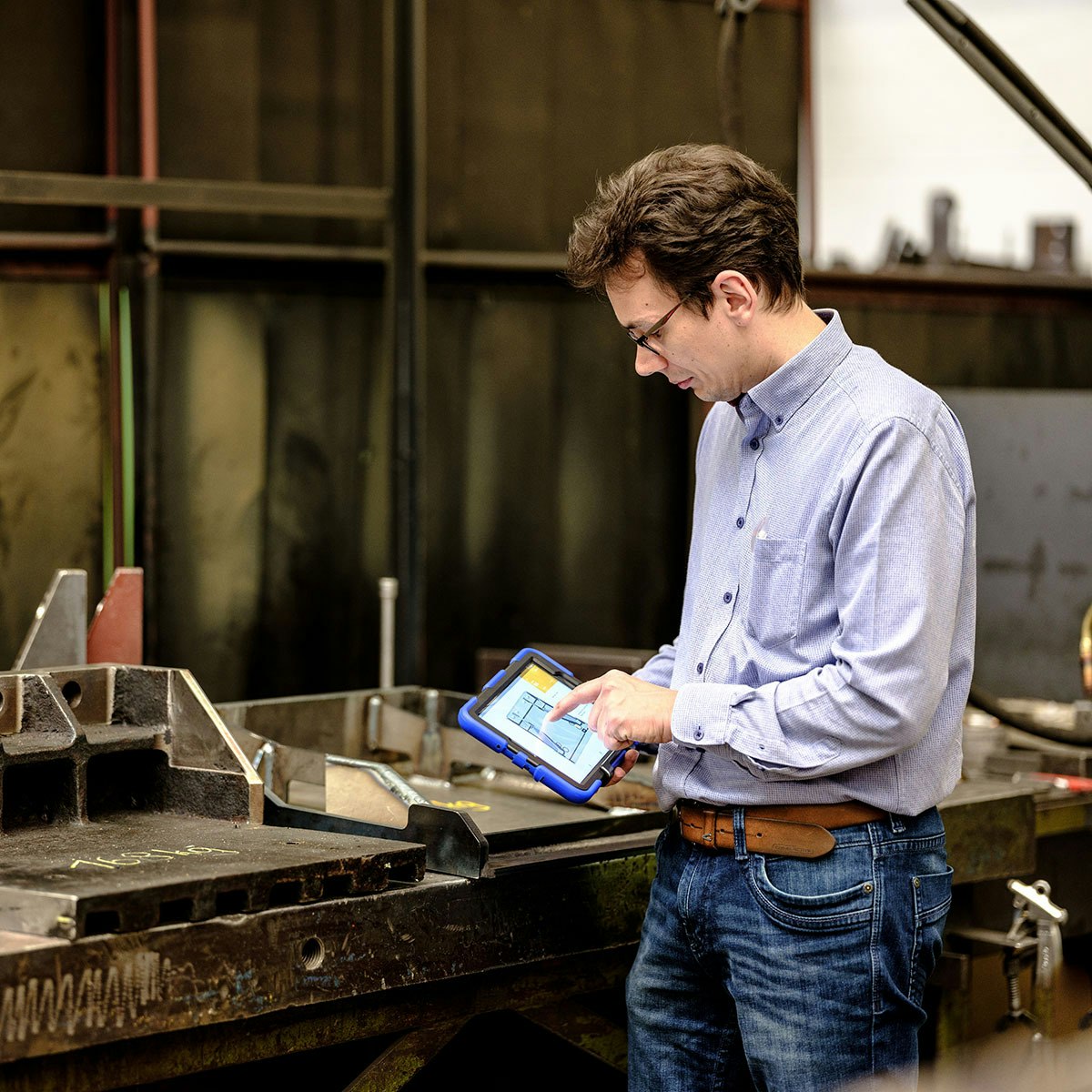 Online Course Mechanical Engineering And Electrical Engineering - Download Classic Light Image | Mobile