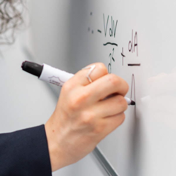 Introduction Learn Data Engineering - Perfect Gradient Background - HD