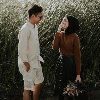 Apalagi, dengan warna outfit yang lembut akan membuat suasana makin santai dan manis. 40 Info Terpopuler Baju Couple Casual Untuk Prewedding