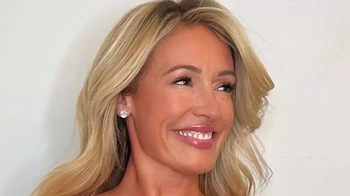 Effortless Elegance: Cat Deeley Redefines Beach Style