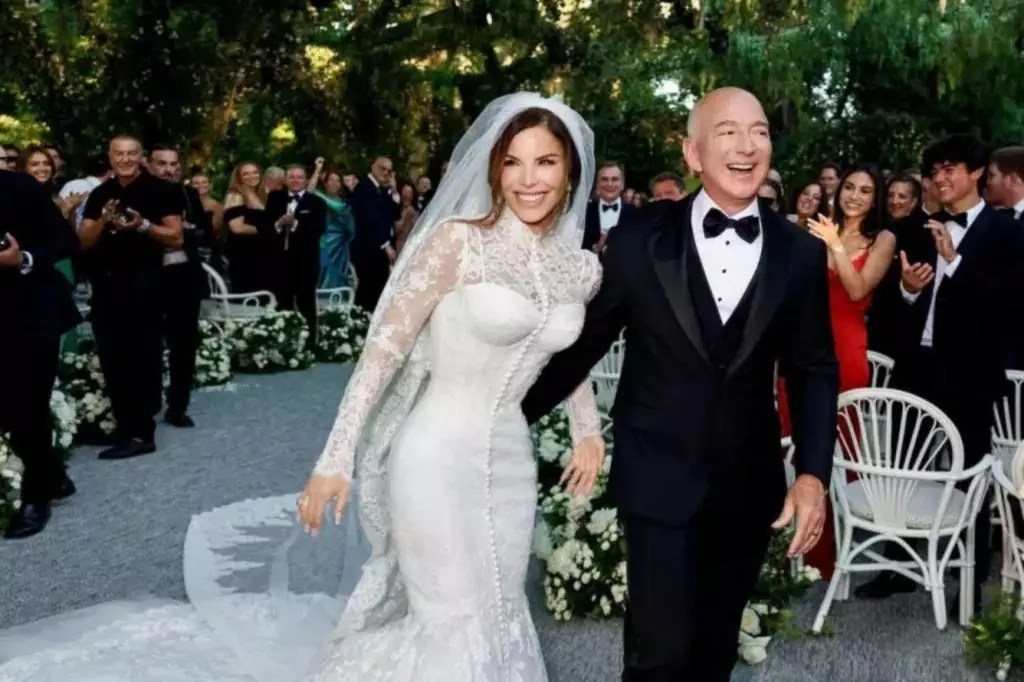Unveiling Elegance: The Glamorous Union of Lauren Sánchez and Jeff Bezos