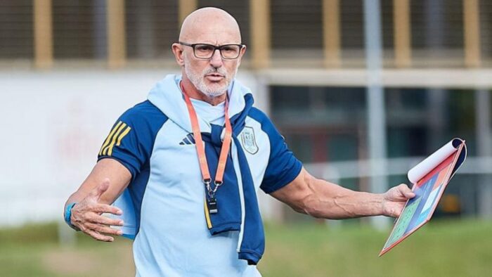 مدرب المنتخب الإسباني لويس دي لا فوينتي