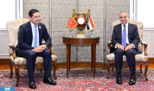 القمة العربية غير العادية.. ناصر بوريطة يجري بالقاهرة مباحثات مع نظيره المصري