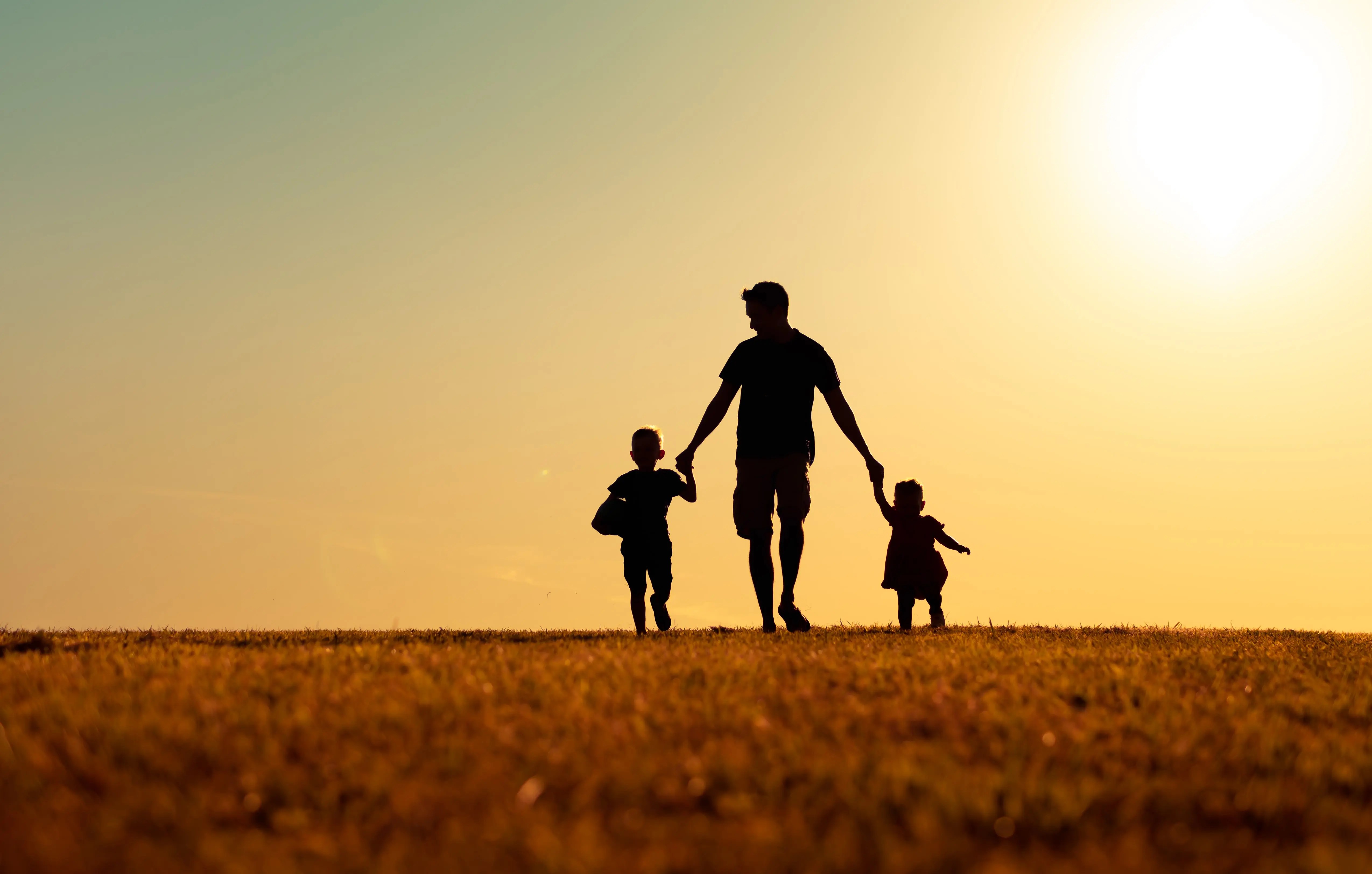 Learn 4 simple ways to better lead your family in today's new article from DADVERSE.