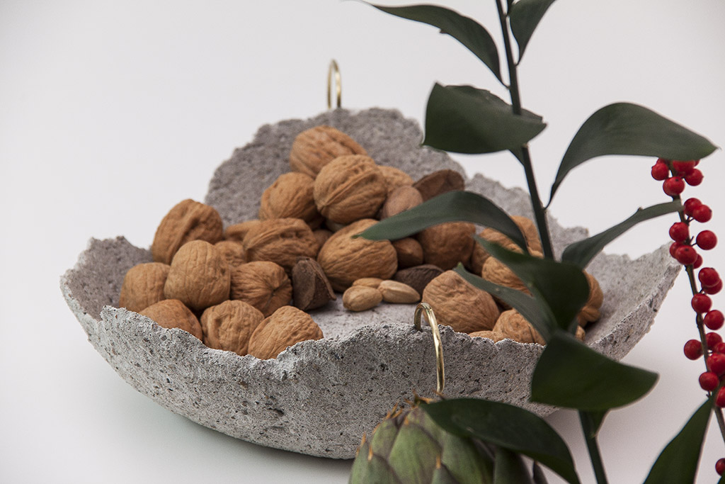 Narciso Concrete Vase With Brass Handle Image