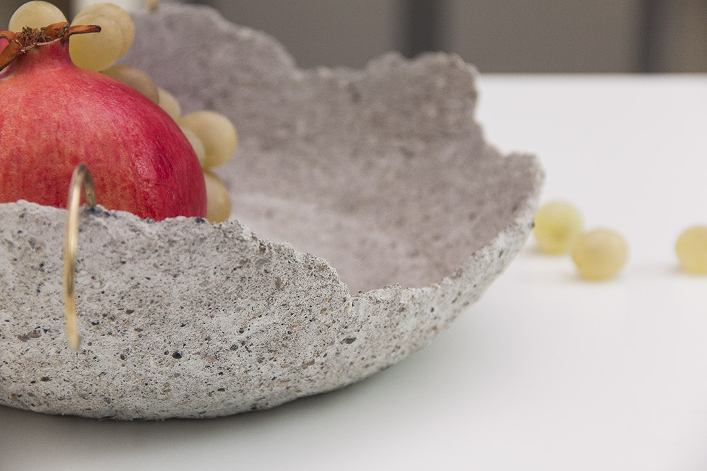 Narciso Concrete Vase With Brass Handle Detail Image