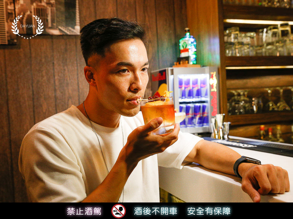 小酌｜高雄超適合帶妹來的無菸酒吧 Mr.TK 乾燥花Bar