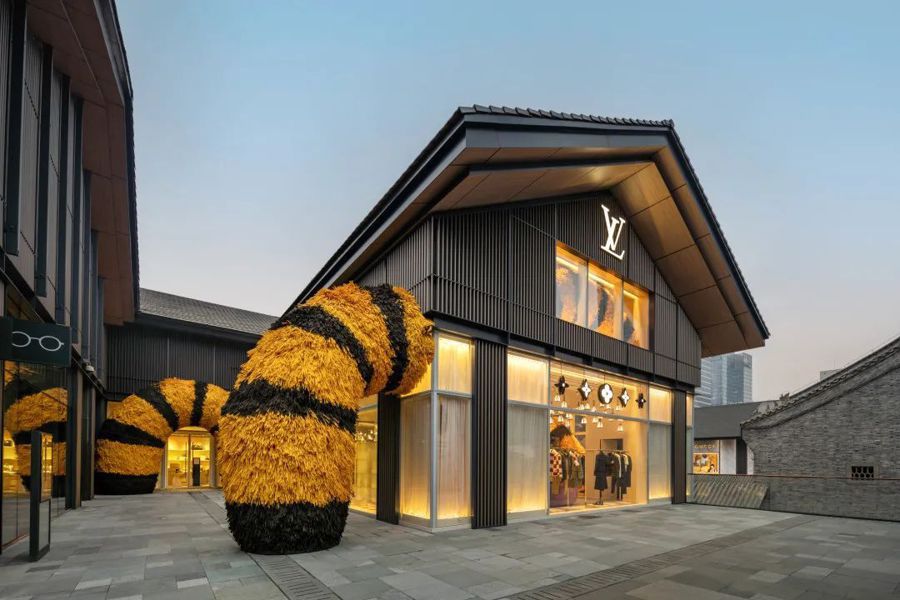 時尚｜LV成都專門店毛茸茸「虎尾巴」 根本萌爆