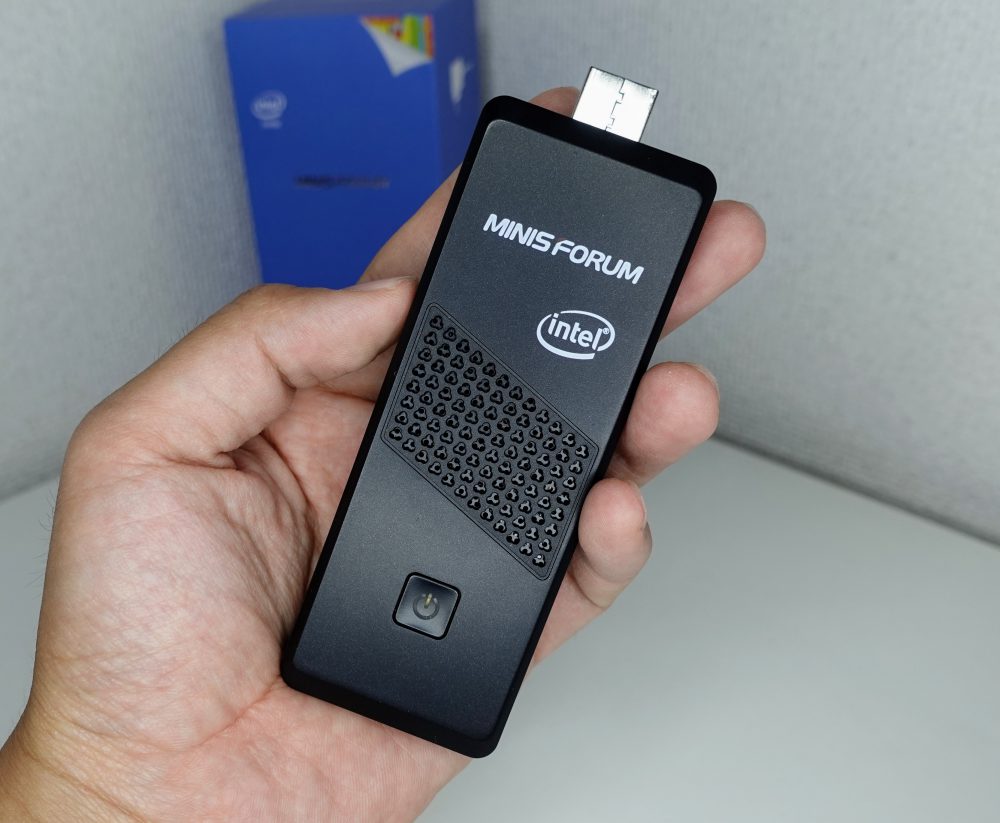 1万5千円スティックPCとモバイルディスプレイで新感覚モバイル体験