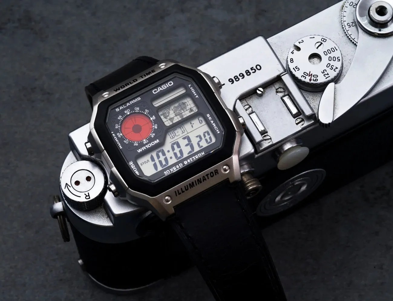 Leica Mカメラを腕に巻く？ 約3.4万円の「Casio M-Edition」が即完売 
