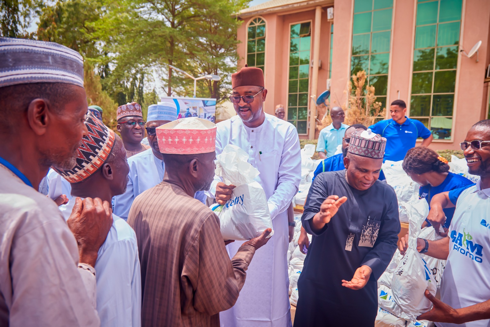 Fidelity Bank Distributes 3000 Food Packs to Zamfara Community 