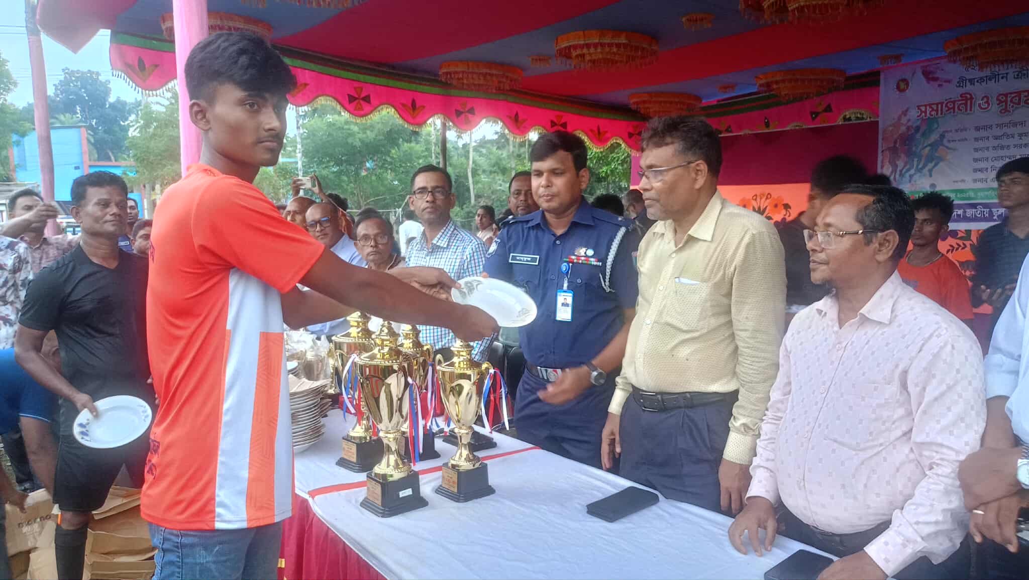 রূপসায় ৫২তম গ্রীষ্মকালীন জাতীয় ক্রীড়া প্রতিযোগীতার পুরস্কার বিতরণ