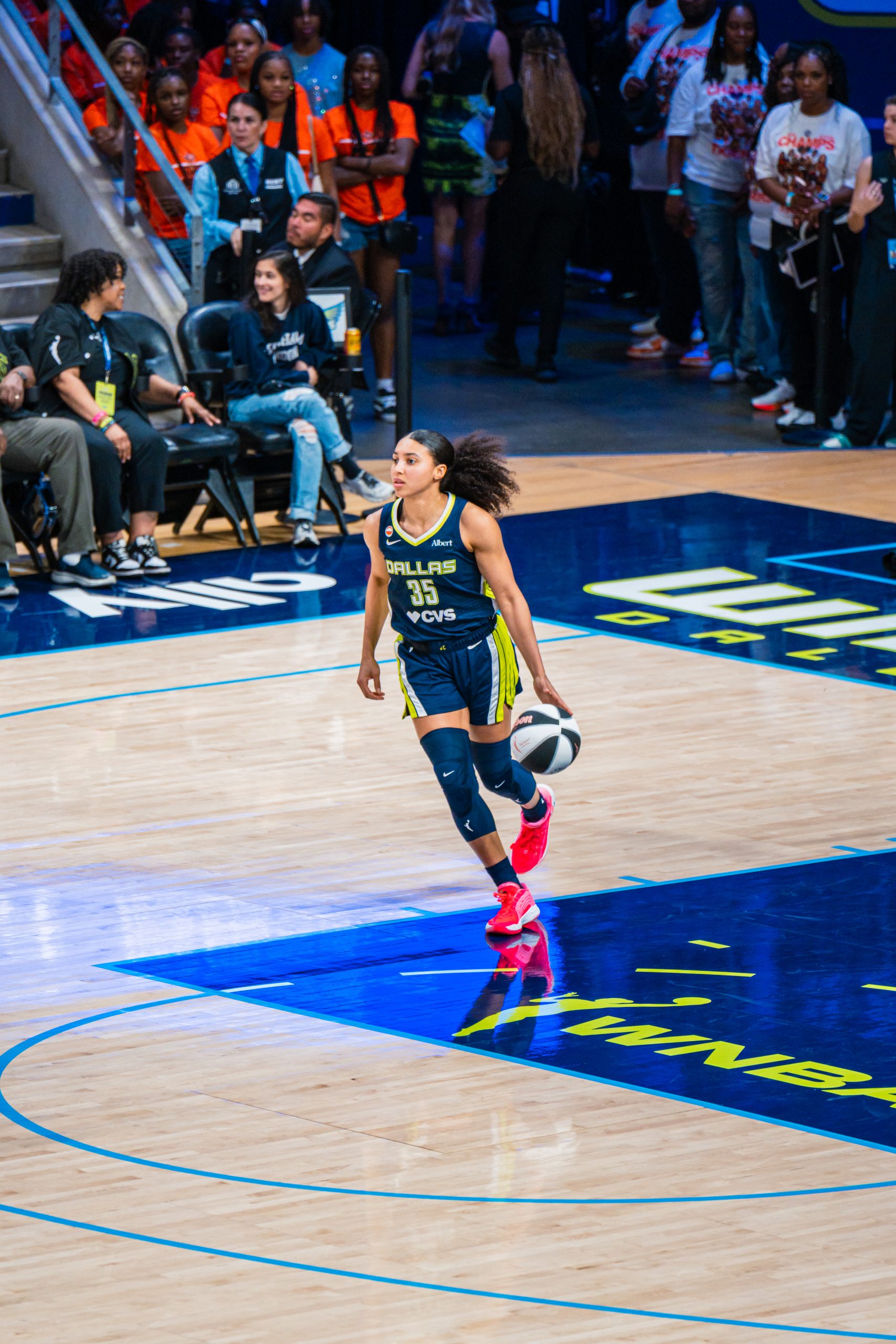 Dallas Wings Guard Azzi Fudd To Undergo Knee Procedure