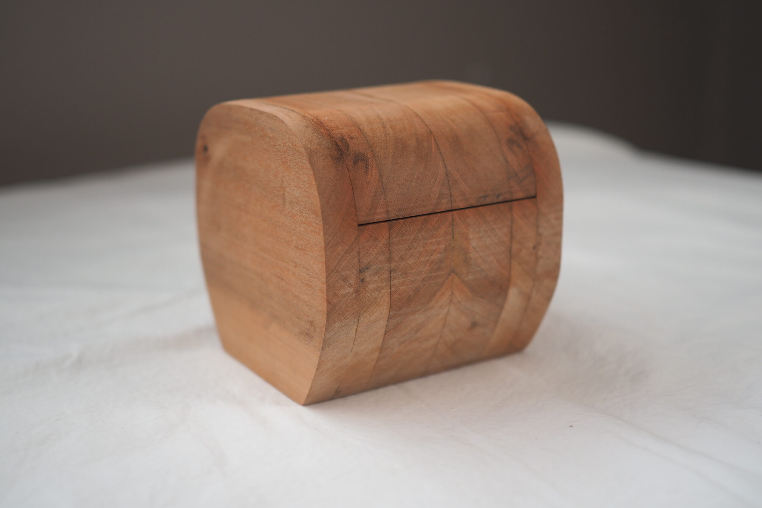 Hinged band saw box