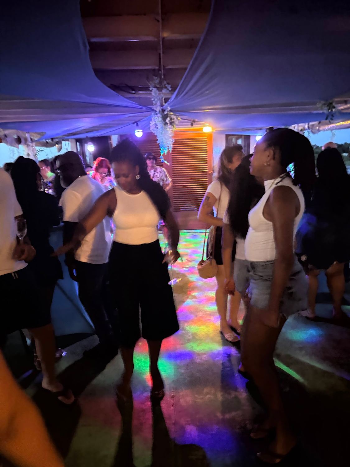 Salsa & Bachata in Suriname – Dance4Two