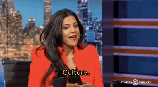 Saujani responde que foi por causa da cultura.