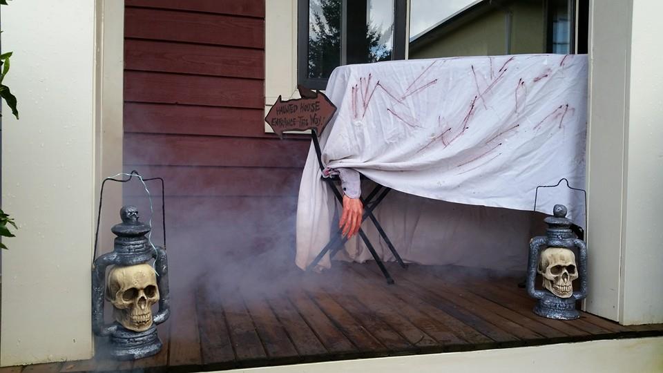 Just can't help myself. Love decorating the house and yard on Oct 31st!