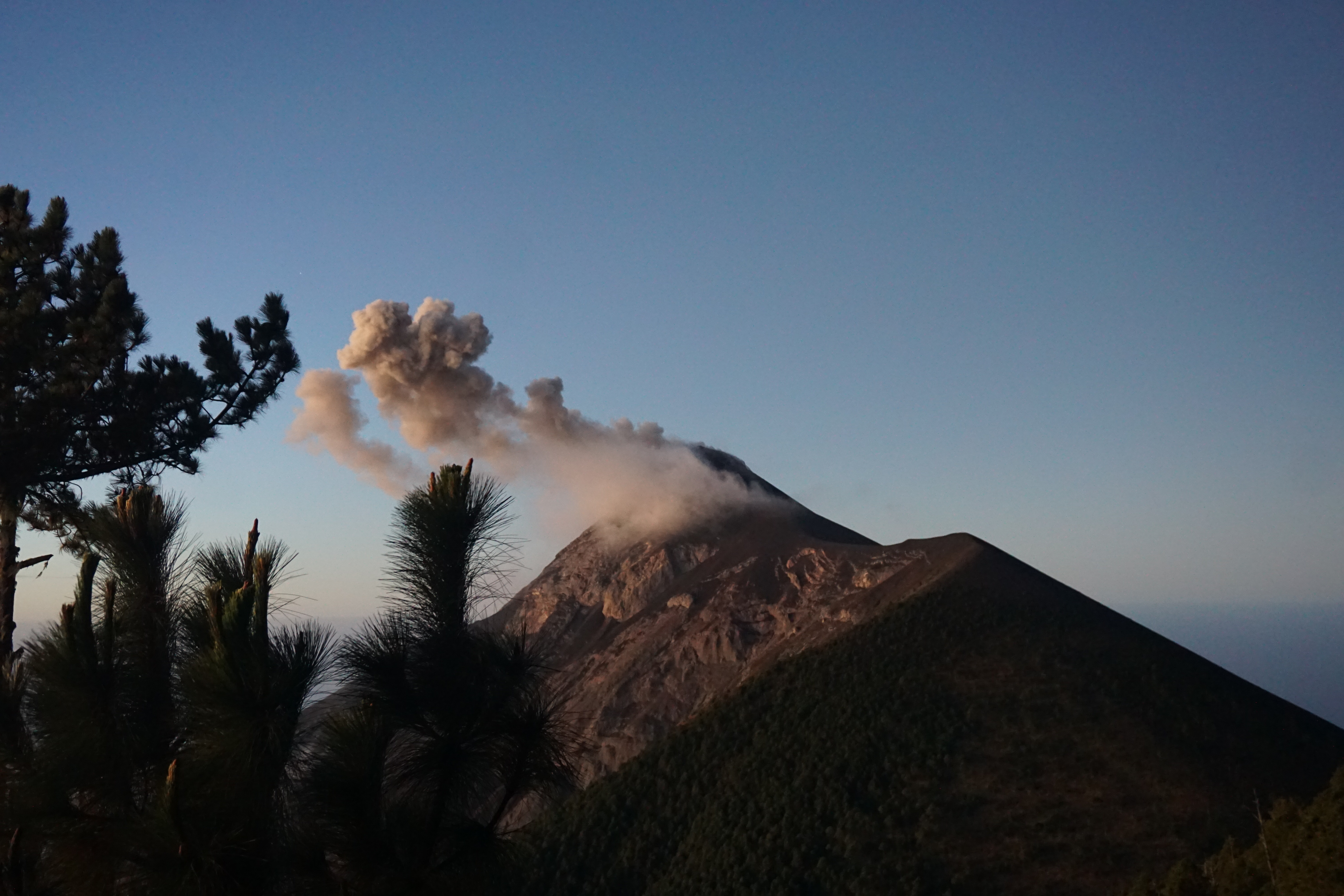 Sunset eruption of Fuego (Guatemala)