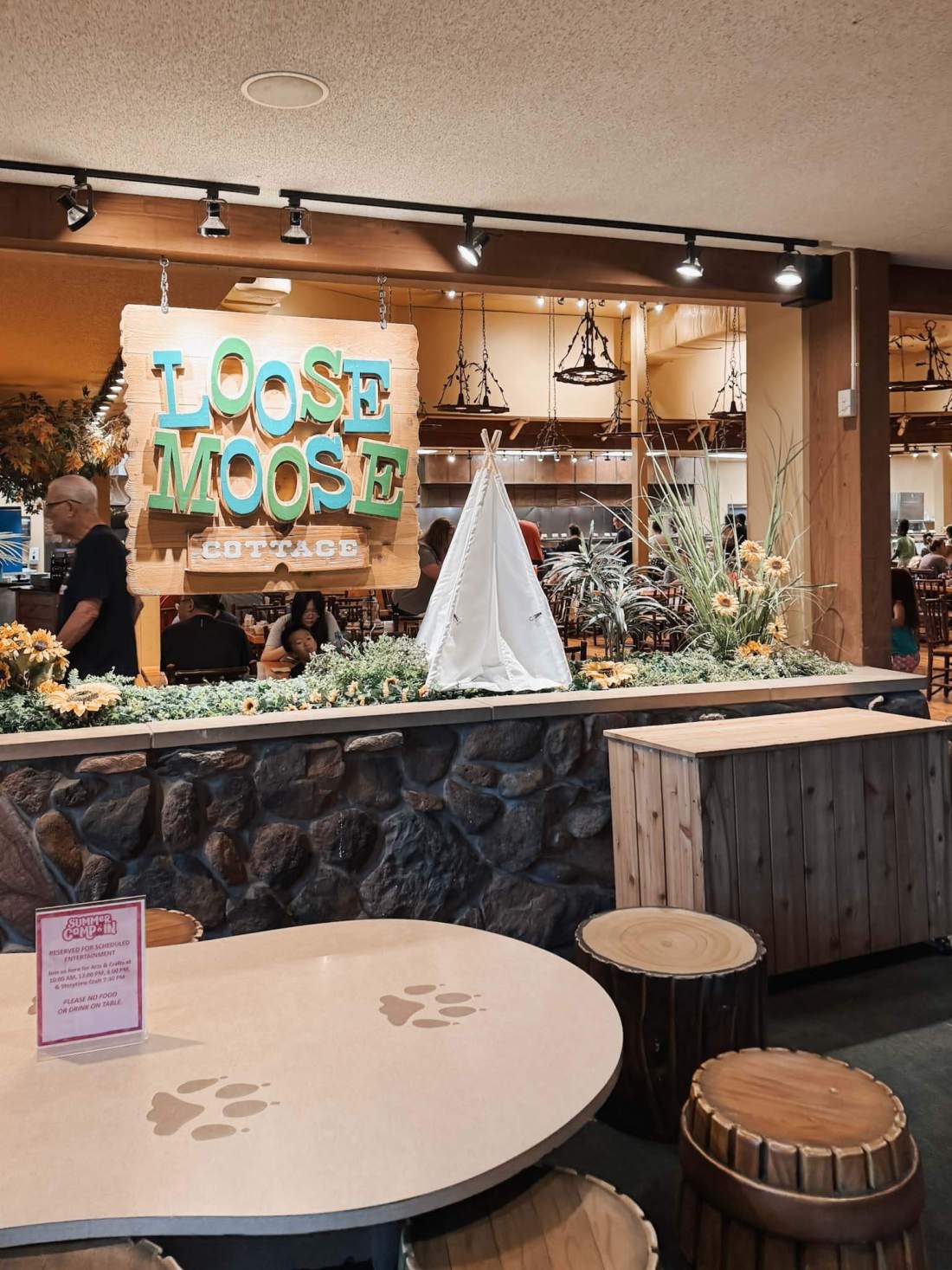 Our Weekend At Great Wolf Lodge On A Budget (With 5 Kids) - Breakfast Buffet