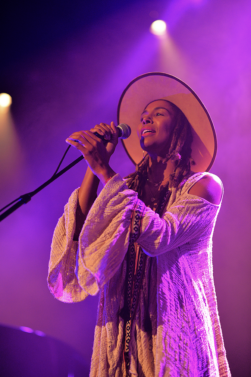 Ayo en concert à la Cigalière de Serignan