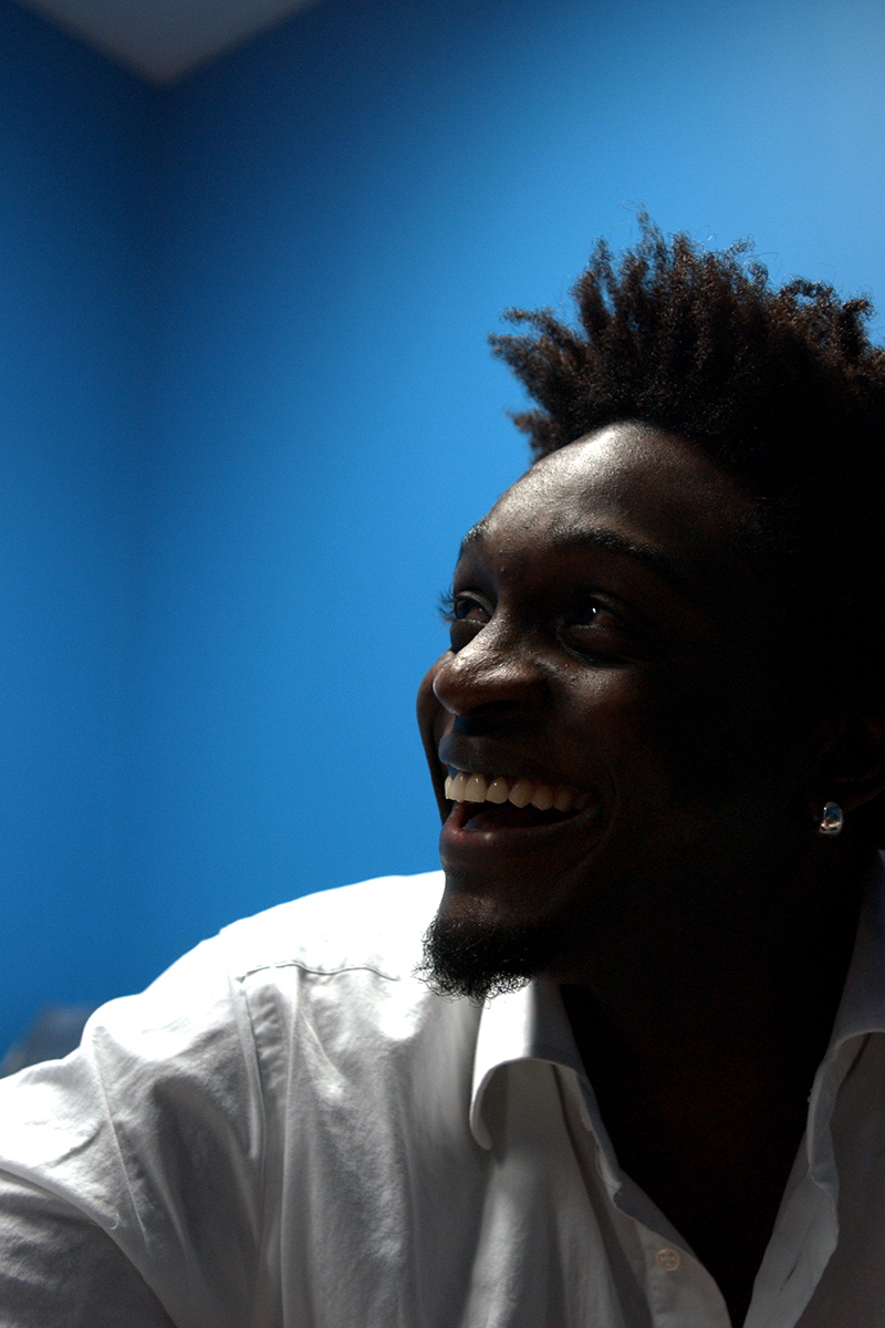 Le Chanteur Corneille en tournée pour Rolling Stone