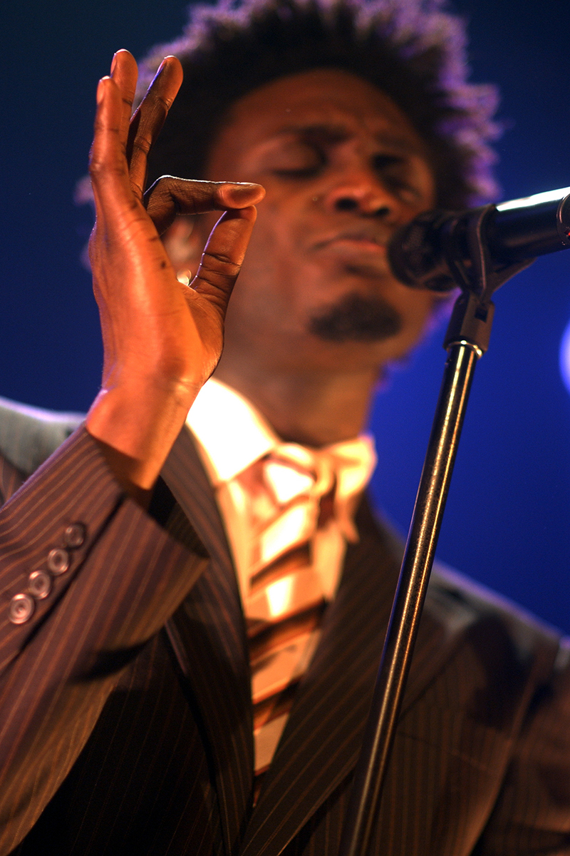 Le Chanteur Corneille en tournée pour Rolling Stone