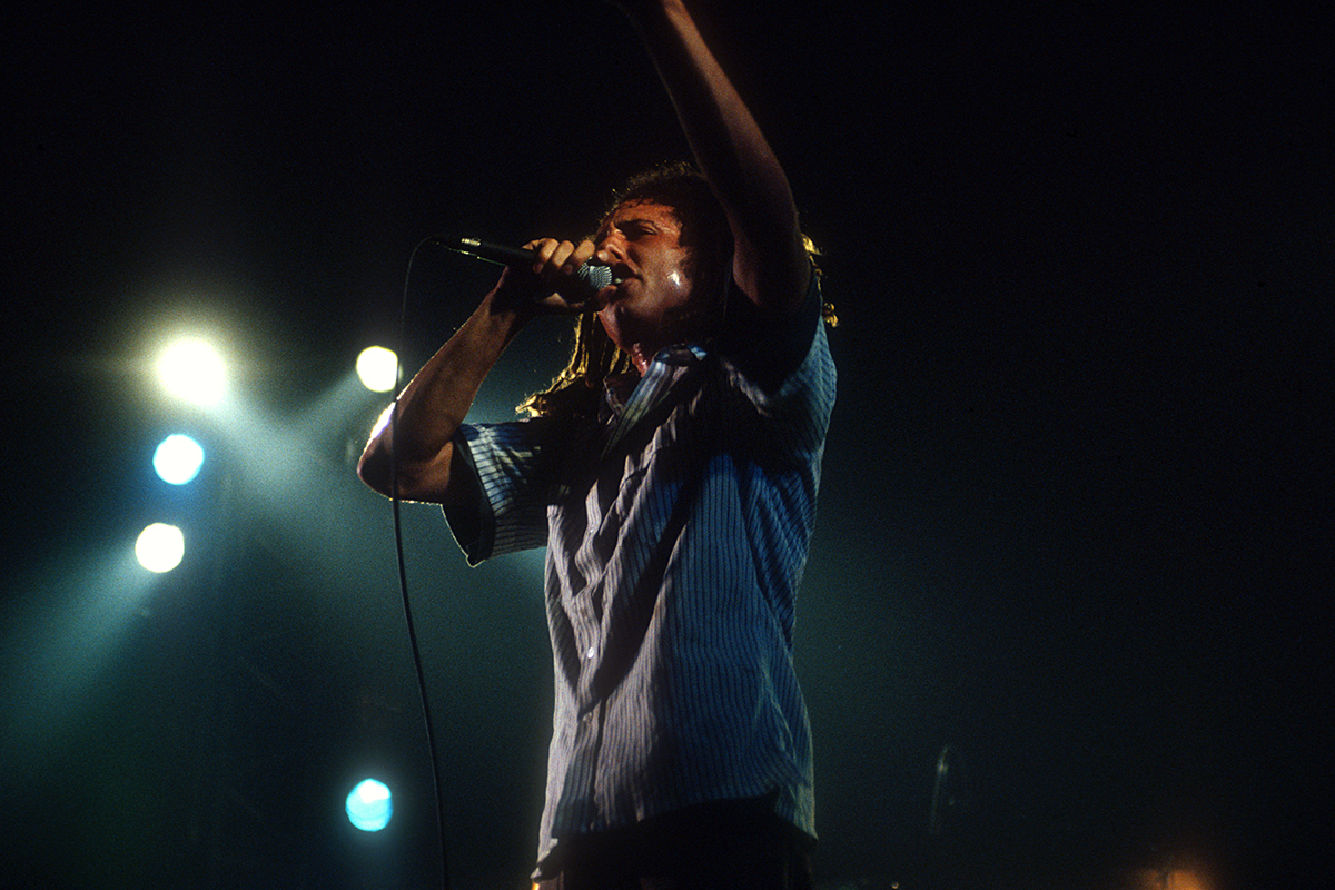 Zack de la Rocha, chanteur de Rage Against The Machine, en concert au Zénith de Paris.