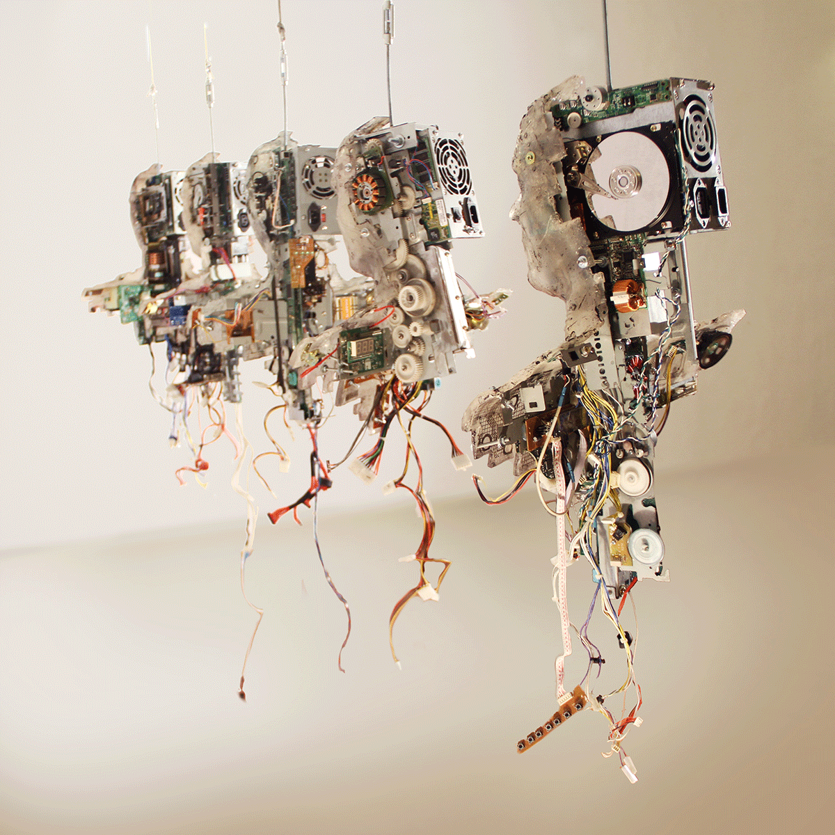 Programmig Heads. Resina y componentes electrónicos. 50x30x70cm. 2012