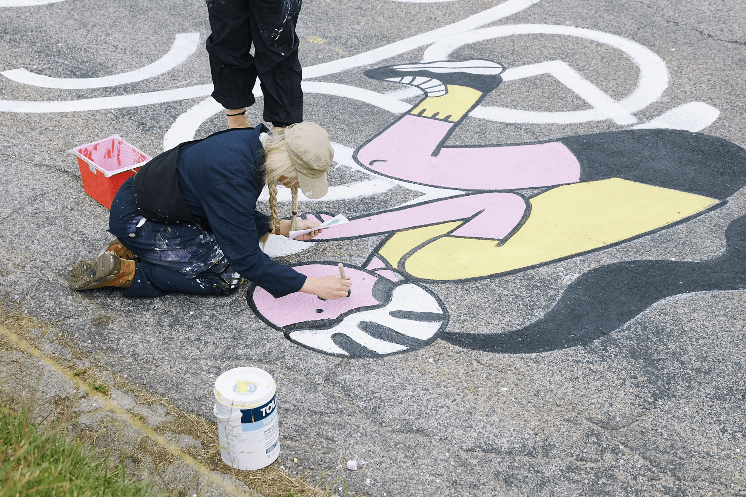 7.CLOSEUPOFARTWORKMIDDESIGN.webp