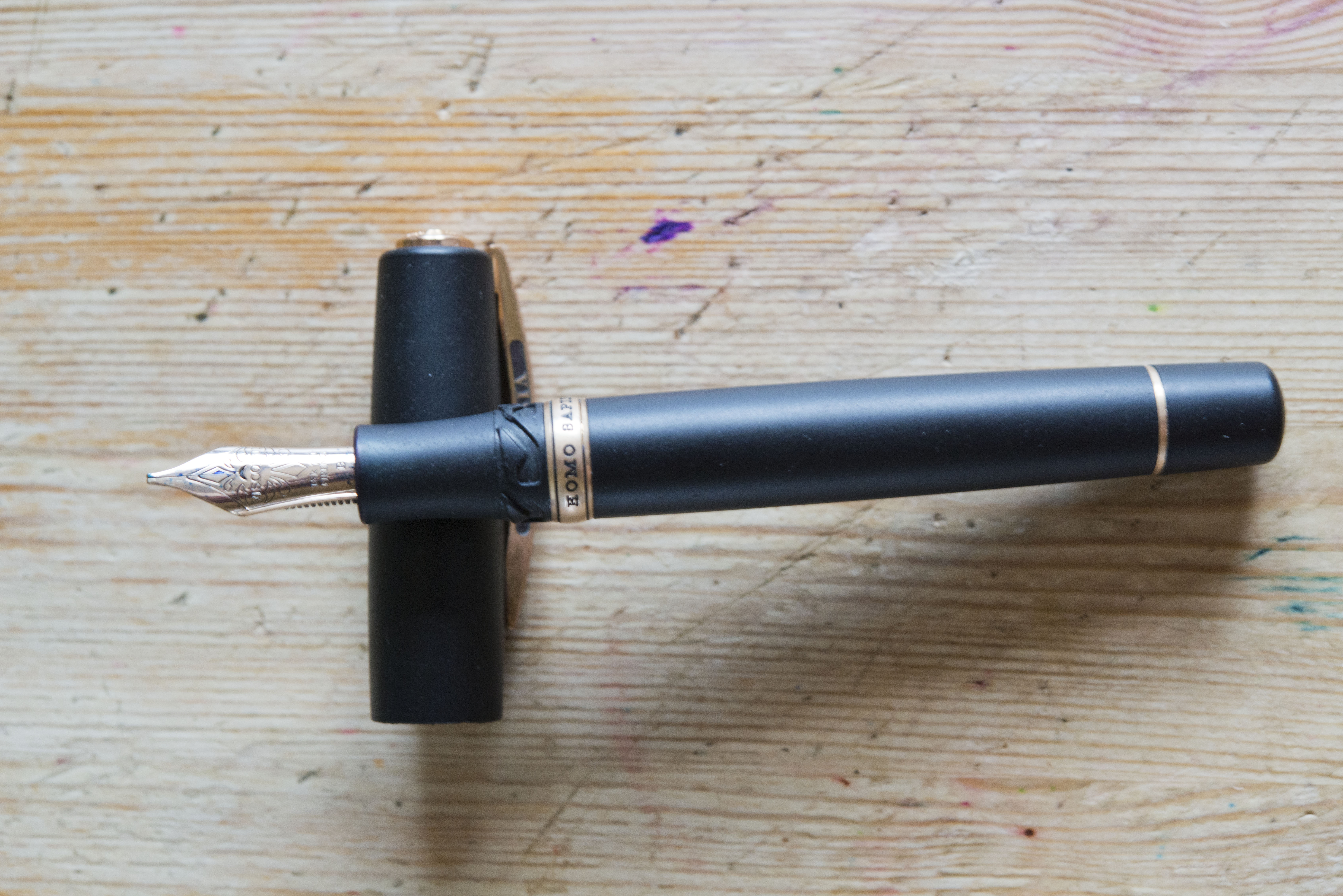 Visconti Homo Sapiens Füllfederhalter – Bronzezeit-Edition, Medium Feder, Schwarz/bronze