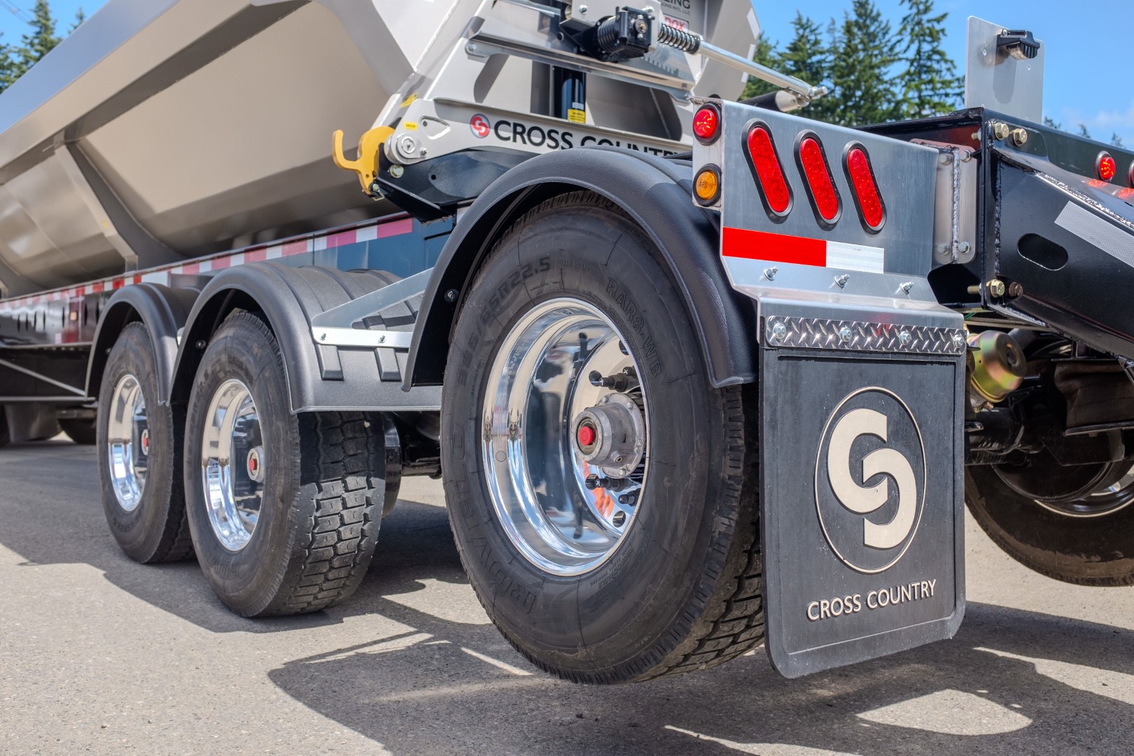 2026 CROSS COUNTRY 463SDX NEXT GENERATION (3-AXLE) - Darling Sons Intl