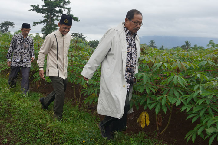 Kunjungan Meninjau Lokasi Tanah Wakaf