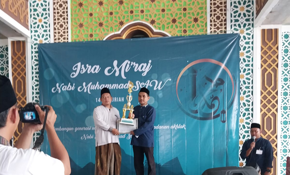 Diniyah Darul Muttaqien Raih Juara Umum