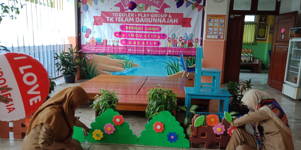 Kumpulan gambar tentang dekorasi panggung perpisahan tk, klik untuk melihat koleksi gambar lain di kibrispdr.org. H 1 Acara Open House Yang Ke 3 Di Tk Islam Darunnajah